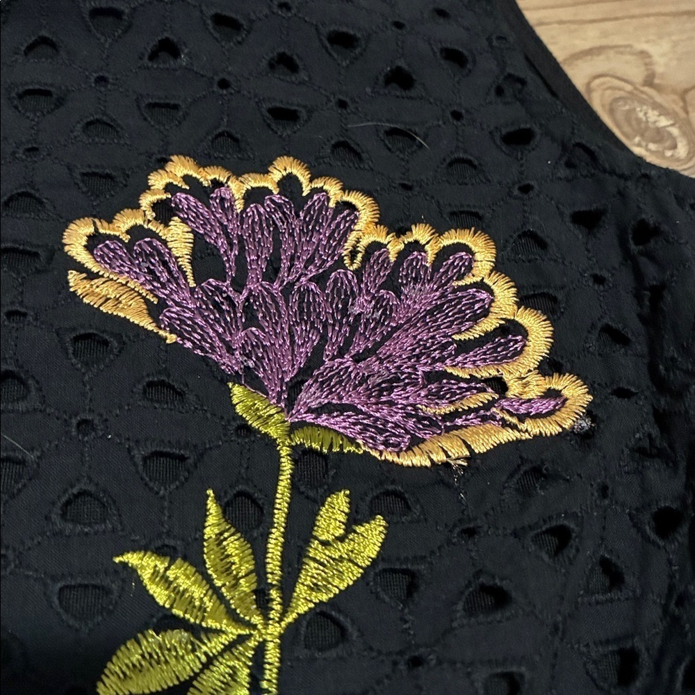Anthropologie Meadow Rue Black Embroidered Floral Eyelet Sleeveless top Size XS - Picture 9 of 10